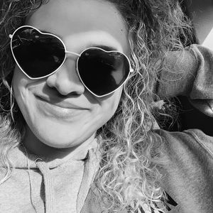 Meet your Posher, Chloe